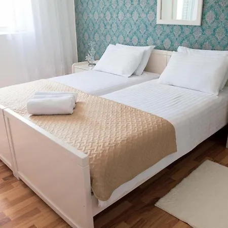 Apartament Novis Kali